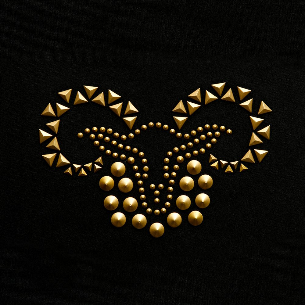 Stud style metallic transfer detail
